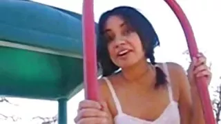 كشفت سكسي اخ و اختة الفتاة ذات البيانات الممتازة المقلاع أمام الرجل