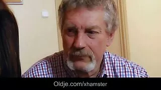 سي بيوندا شقراء ينتشر ساقيها فيلم سكسي محارم أمام صديقها