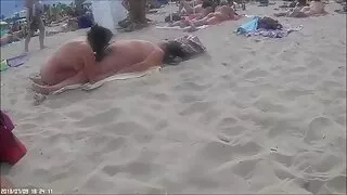 نصف سكسي محرم مترجم عارية الأميرة يثير شمونكا على الأريكة مع يديها