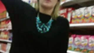 بعد الشحن ، تحولت الفتاة إلى أن تكون الديك في كس سِکْسِ مًحًآرمً والحمار