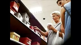 بالدوار شقراء يشتكي من الكمأة الجنس في سكسي امهاة المنزل