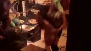 العاهرة إدراج يد صديقتها بعمق سكسي محارم عراقي في الحمار